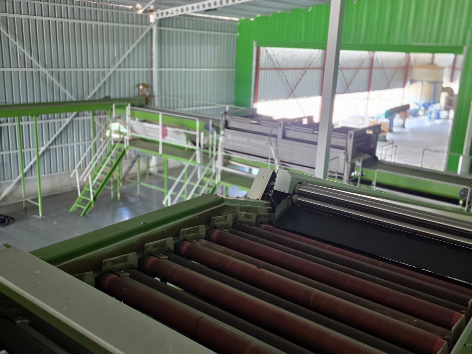 Kavak Teknik Turp Seçme Makinesi Kavak Teknik turp seçme ve ayıklama makinesi